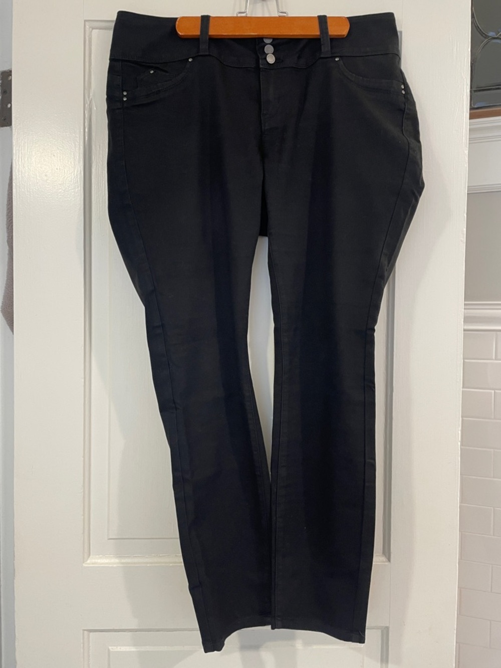 YMI Wanna Betta Butt Women's Straight Leg Jeans in Black